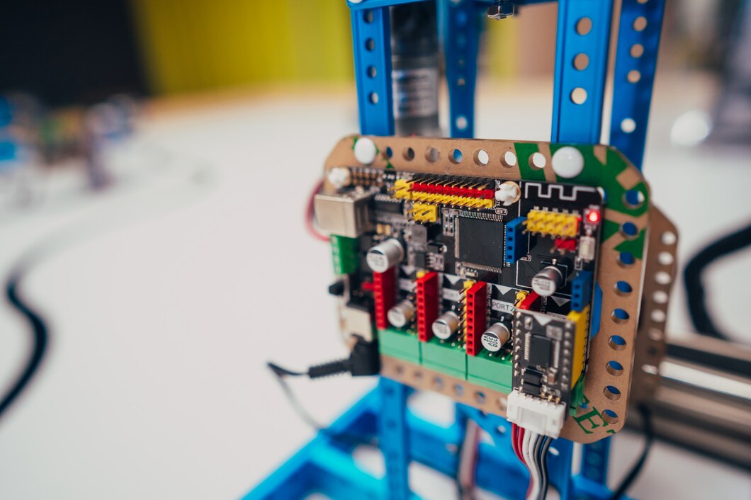 Jak wykorzystać platformę Arduino do tworzenia innowacyjnych projektów elektronicznych? Poradnik dla początkujących i zaawansowanych